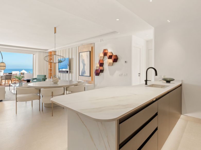 Beachfront luxury penthouse close to Estepona town!