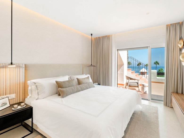 Beachfront luxury penthouse close to Estepona town!