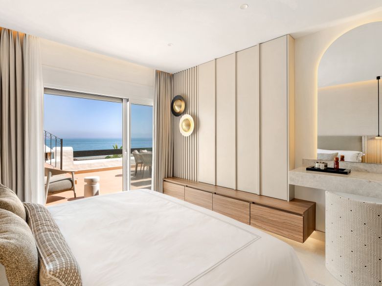 Beachfront luxury penthouse close to Estepona town!