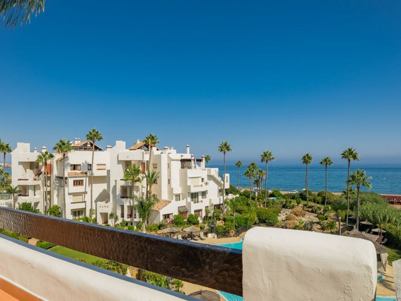 Beachfront luxury penthouse close to Estepona town!