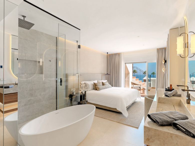 Beachfront luxury penthouse close to Estepona town!