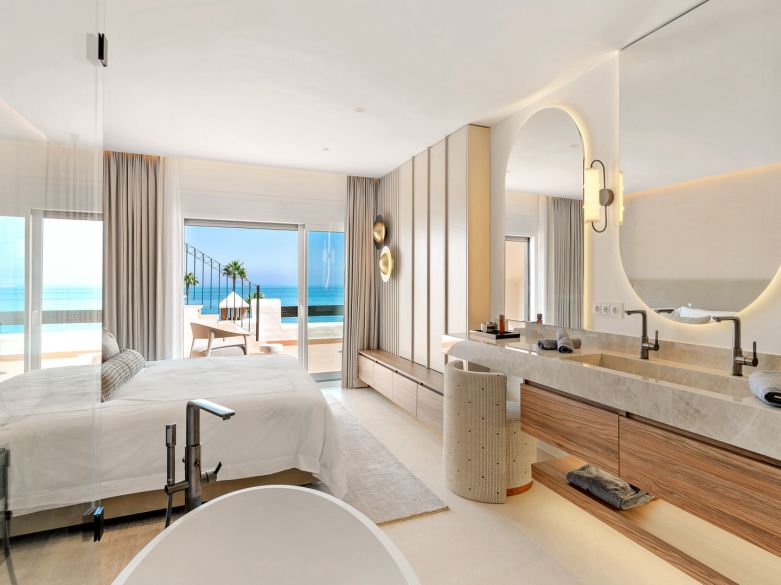 Beachfront luxury penthouse close to Estepona town!