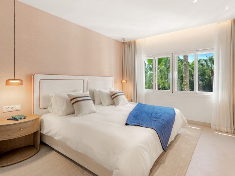 Beachfront luxury penthouse close to Estepona town!