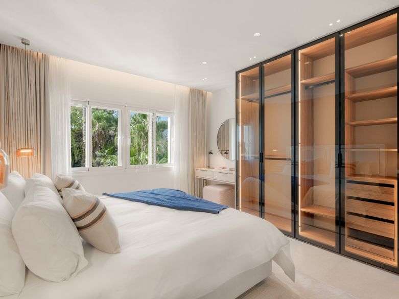 Beachfront luxury penthouse close to Estepona town!