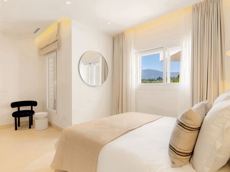 Beachfront luxury penthouse close to Estepona town!