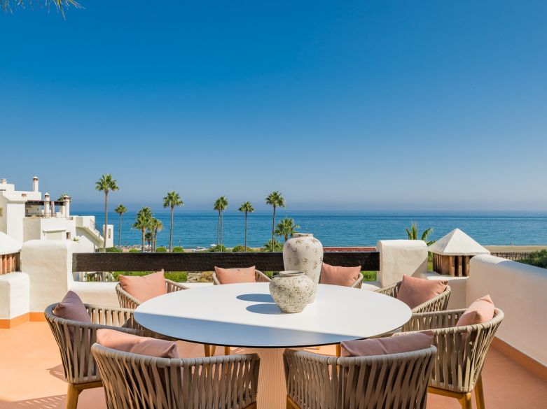 Beachfront luxury penthouse close to Estepona town!