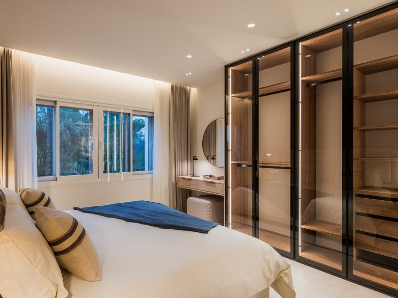 Beachfront luxury penthouse close to Estepona town!