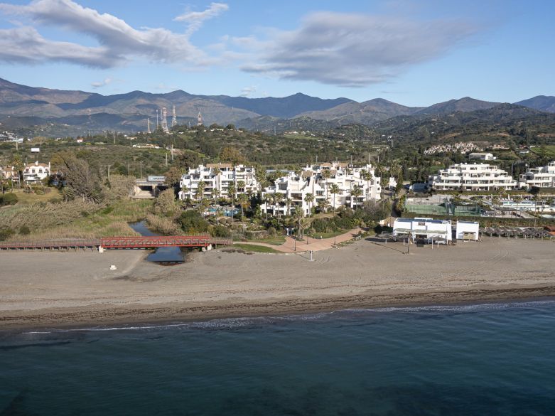 Beachfront luxury penthouse close to Estepona town!