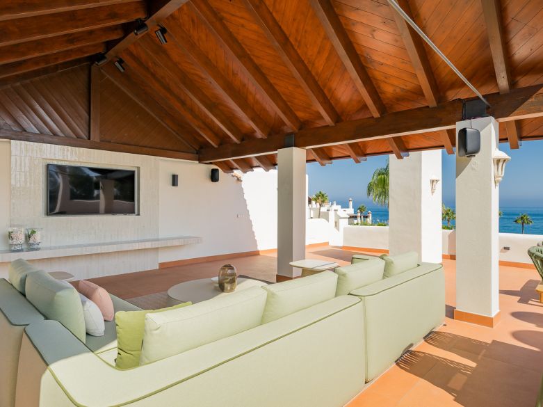 Beachfront luxury penthouse close to Estepona town!