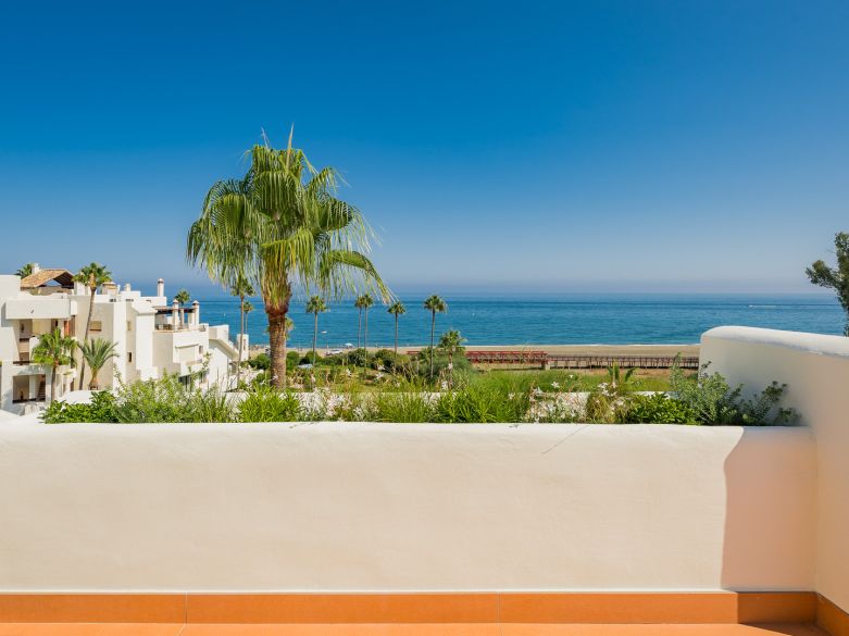 Beachfront luxury penthouse close to Estepona town!