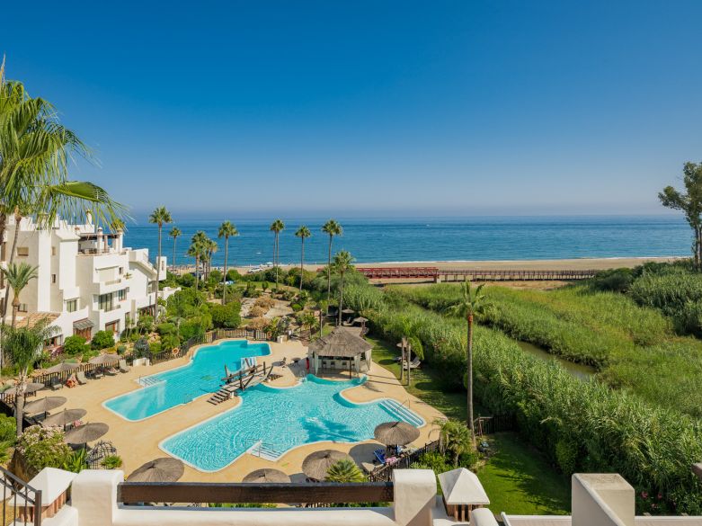 Beachfront luxury penthouse close to Estepona town!