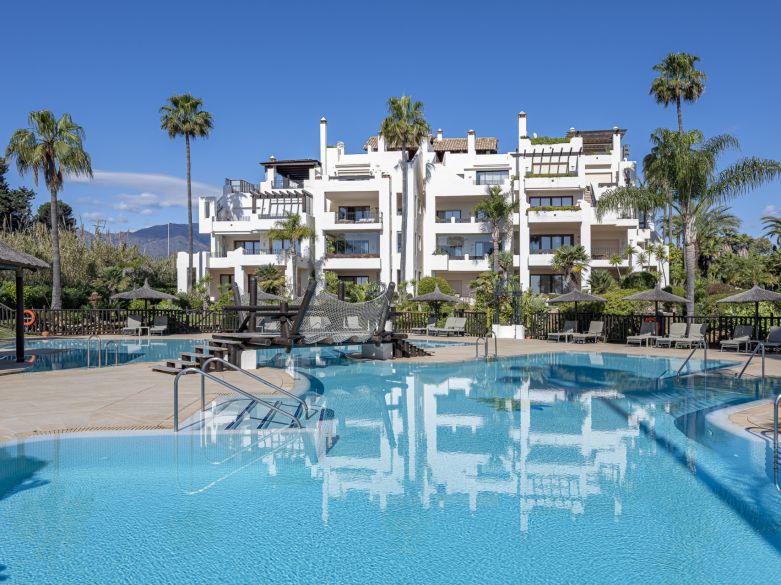 Beachfront luxury apartment close to Estepona town!