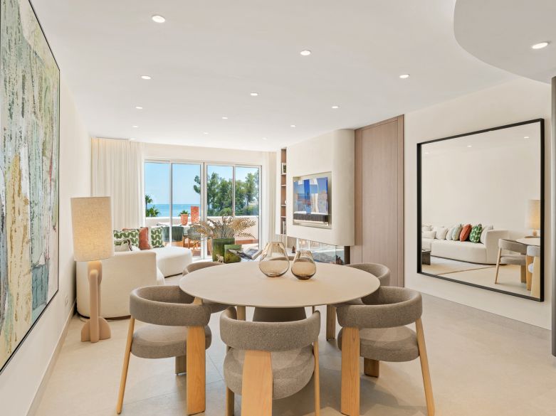 Exquisite duplex penthouse front line to the beach near Estepona town!