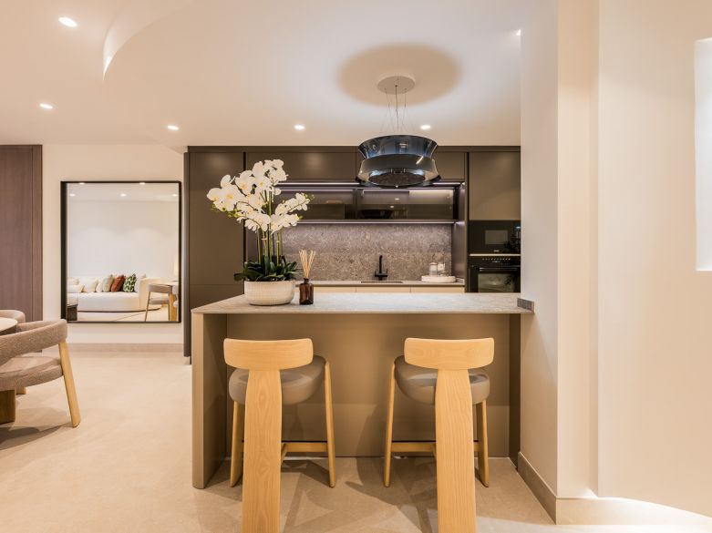 Exquisite duplex penthouse front line to the beach near Estepona town!