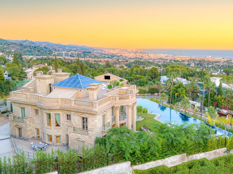 An architecturally unique, south-facing property located in the exclusive gated community of Sierra Blanca on Marbella’s prestigious Golden Mile