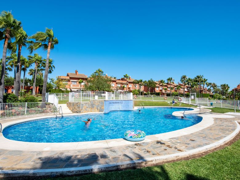Family-Friendly Townhouse in Monte Biarritz / Atalaya