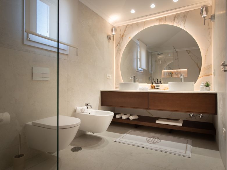 ¡Ático reformado en la prestigiosa urbanización Las Alamandas!