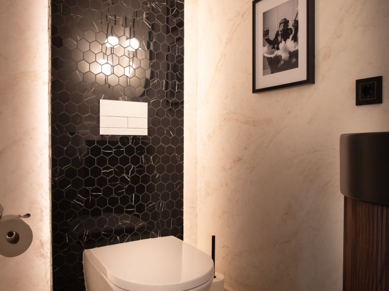 ¡Ático reformado en la prestigiosa urbanización Las Alamandas!