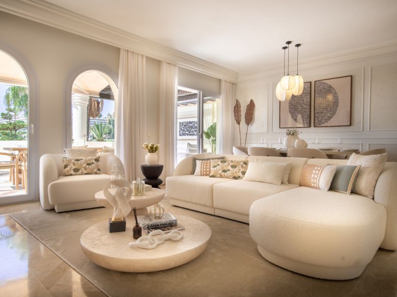 ¡Ático reformado en la prestigiosa urbanización Las Alamandas!