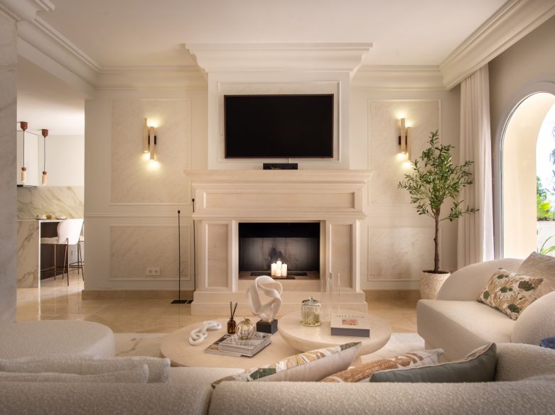 ¡Ático reformado en la prestigiosa urbanización Las Alamandas!