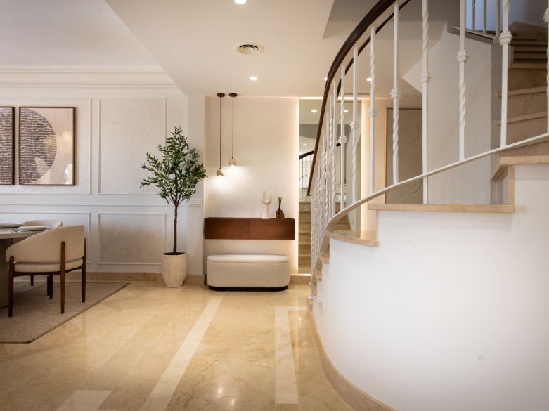 ¡Ático reformado en la prestigiosa urbanización Las Alamandas!