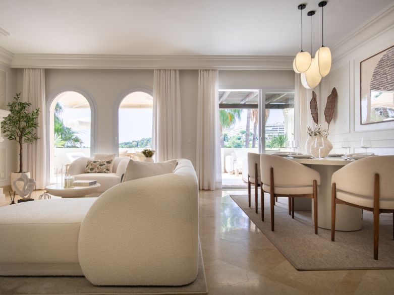 ¡Ático reformado en la prestigiosa urbanización Las Alamandas!