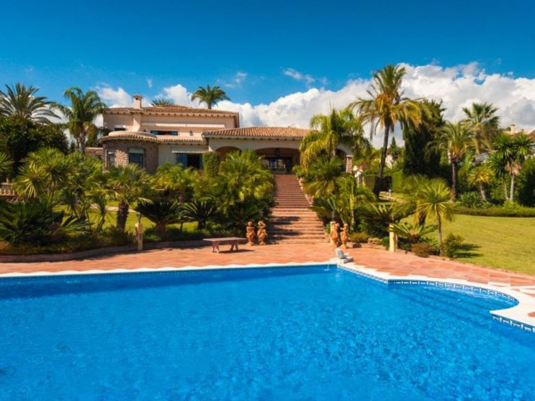 Magnificent mansion in the New Golden Mile