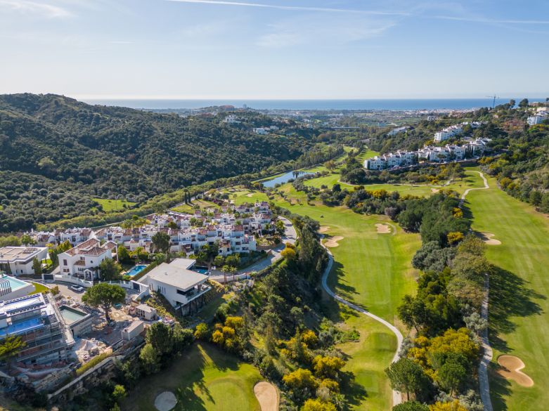 Parcela exclusiva con proyecto en Lomas de La Quinta, Benahavís