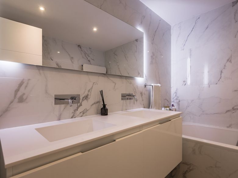 Modern Penthouse with Huge Rooftop Solarium in San Pedro’s North Side!