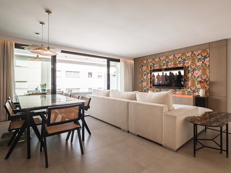 Modern Penthouse with Huge Rooftop Solarium in San Pedro’s North Side!