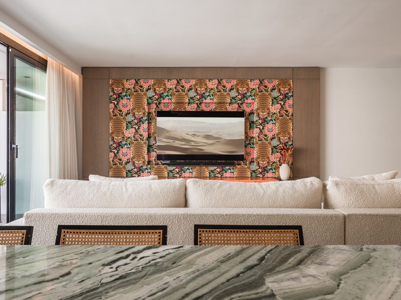 Modern Penthouse with Huge Rooftop Solarium in San Pedro’s North Side!