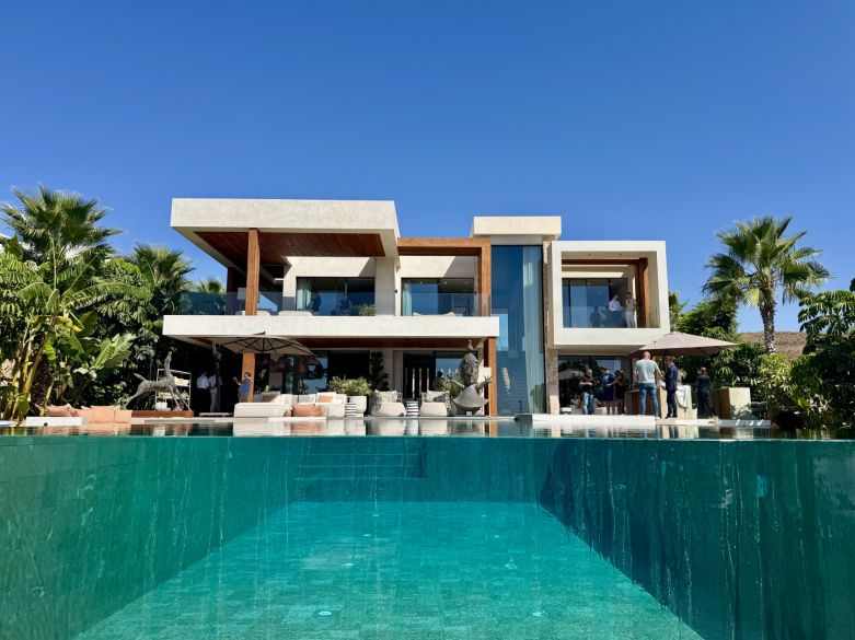 Spectacular six-bedroom contemporary villa in Los Flamingos Golf Resort