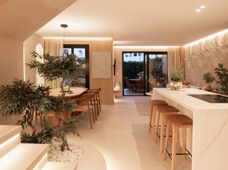Beachside Luxury Living Steps from Puerto Banús