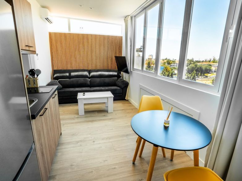 Investor’s Dream: High-Yield Duplex Penthouse Business Opportunity