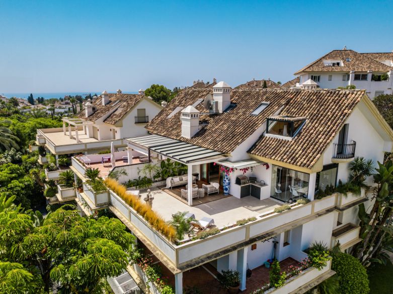 Luxury Duplex Penthouse in Lomas del Rey – Modern Living on Marbella’s Golden Mile