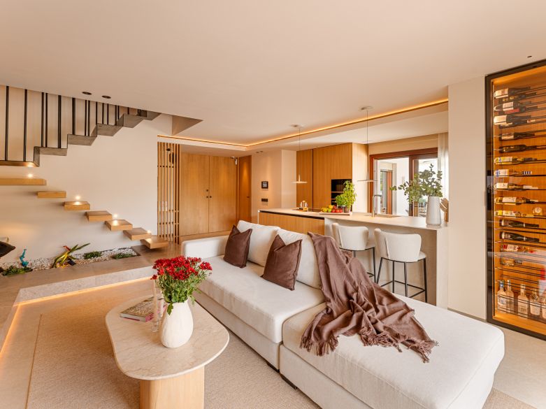 Ático Dúplex de Lujo en Lomas del Rey – Vida Moderna en la Milla de Oro de Marbella