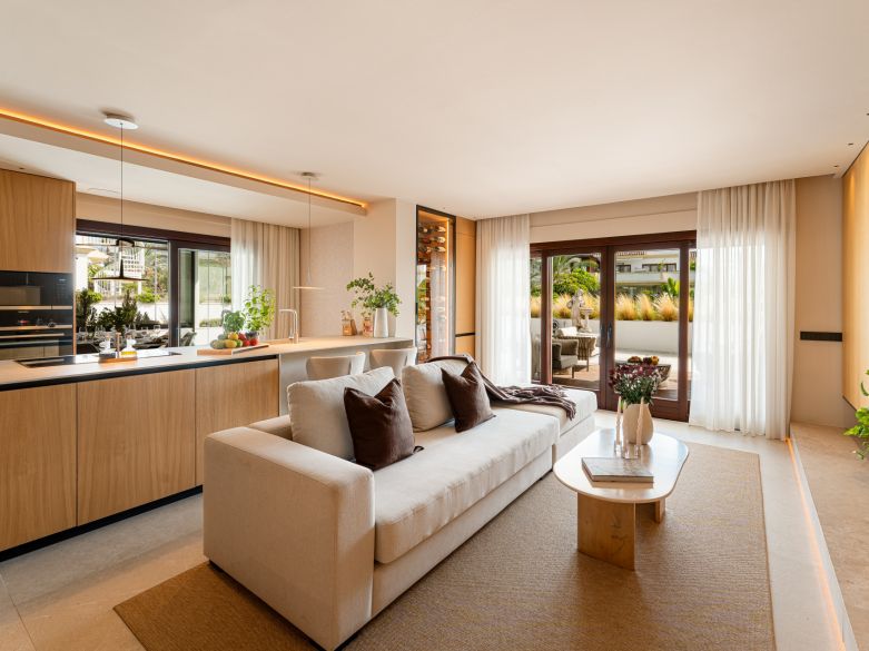 Ático Dúplex de Lujo en Lomas del Rey – Vida Moderna en la Milla de Oro de Marbella