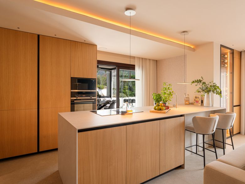 Ático Dúplex de Lujo en Lomas del Rey – Vida Moderna en la Milla de Oro de Marbella