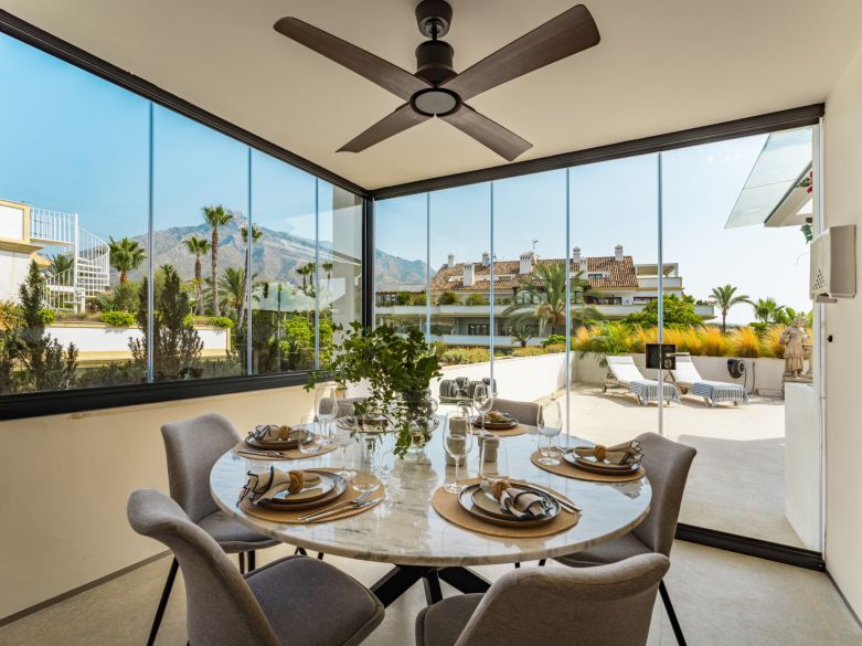 Ático Dúplex de Lujo en Lomas del Rey – Vida Moderna en la Milla de Oro de Marbella