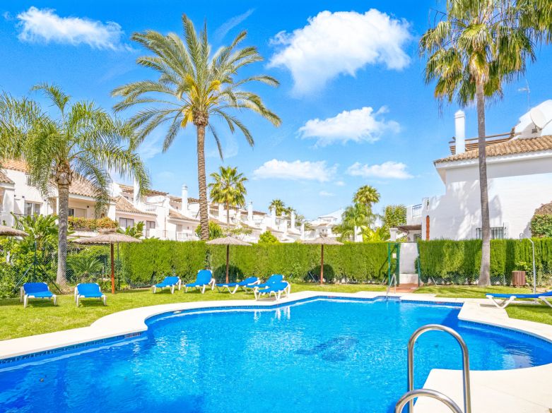 Exclusive east-facing three-bedroom townhouse in Los Naranjos de Marbella.