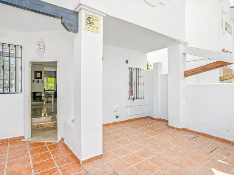 Exclusiva casa de tres dormitorios en Los Naranjos de Marbella.