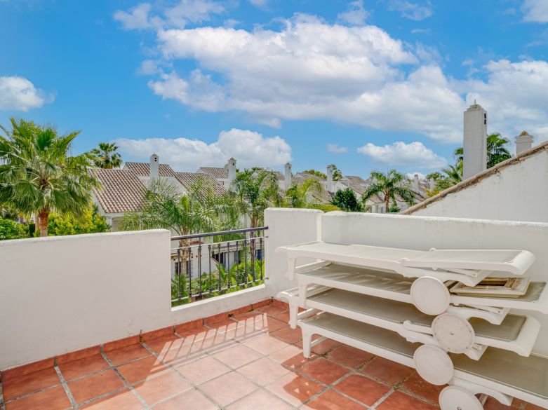 Exclusiva casa de tres dormitorios en Los Naranjos de Marbella.