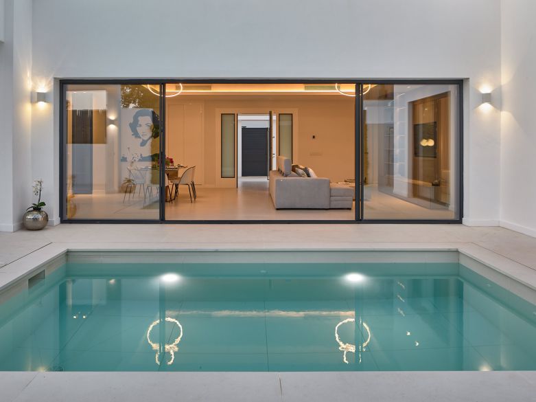 3 BEDROOM MODERN VILLA WITH POOL ON THE BEACHSIDE