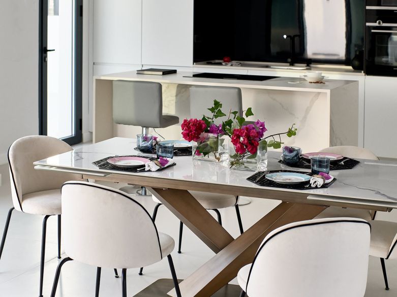 VILLA MODERNA DE 3 DORMITORIOS CON PISCINA JUNTO A LA PLAYA