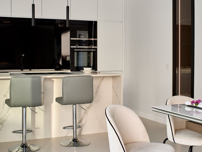 VILLA MODERNA DE 3 DORMITORIOS CON PISCINA JUNTO A LA PLAYA