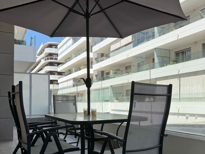 Apartamento en planta baja de 2 dormitorios en Nueva Andalucía