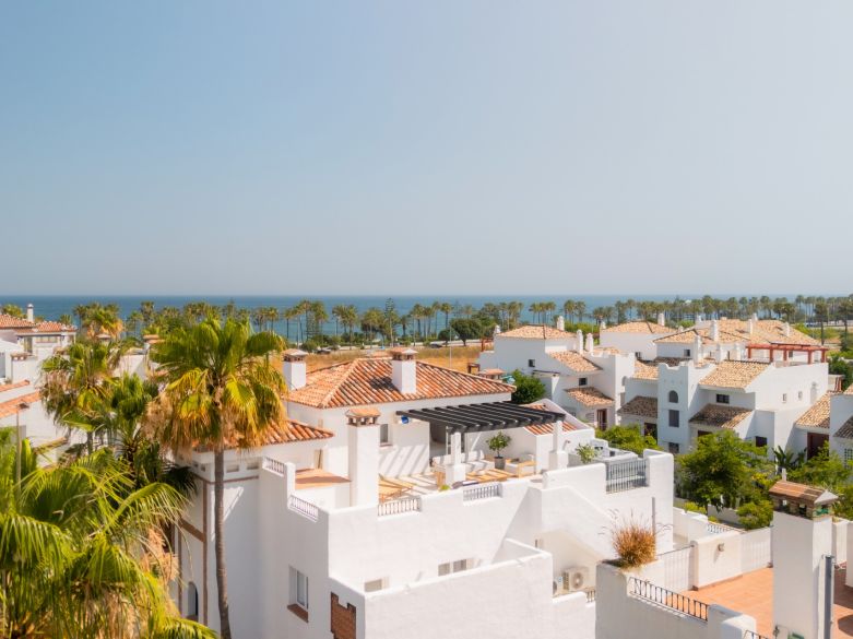 Walk to Everything – Stylish Beachside Duplex Penthouse in San Pedro Playa
