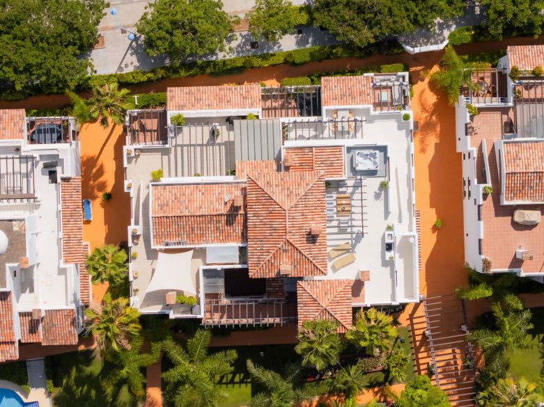 Walk to Everything – Stylish Beachside Duplex Penthouse in San Pedro Playa