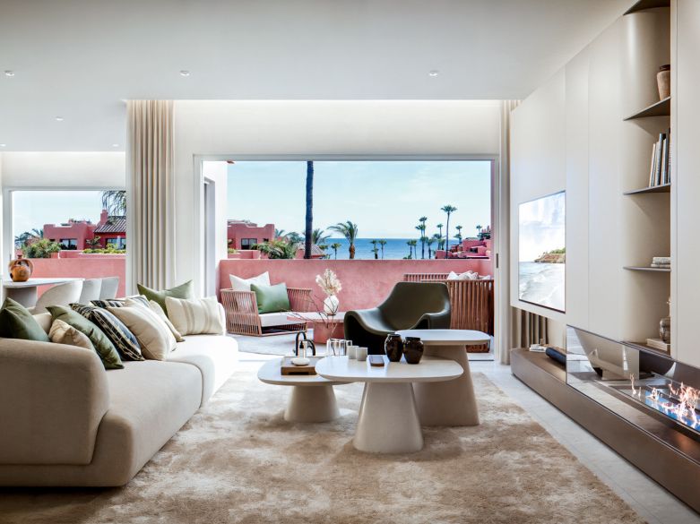 Beachfront Bliss – Luxury Living with Resort-Style Amenities