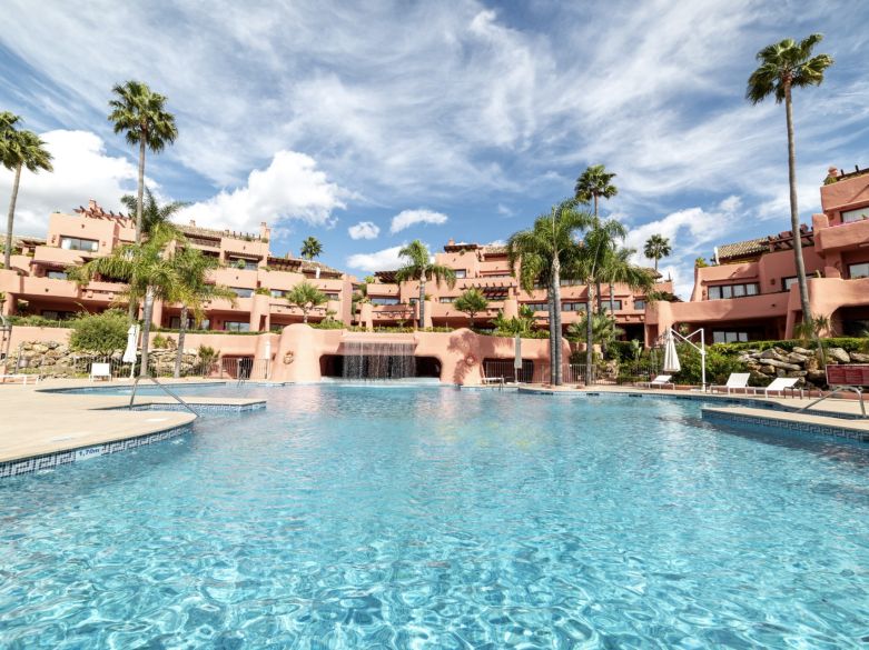 Beachfront Bliss – Luxury Living with Resort-Style Amenities